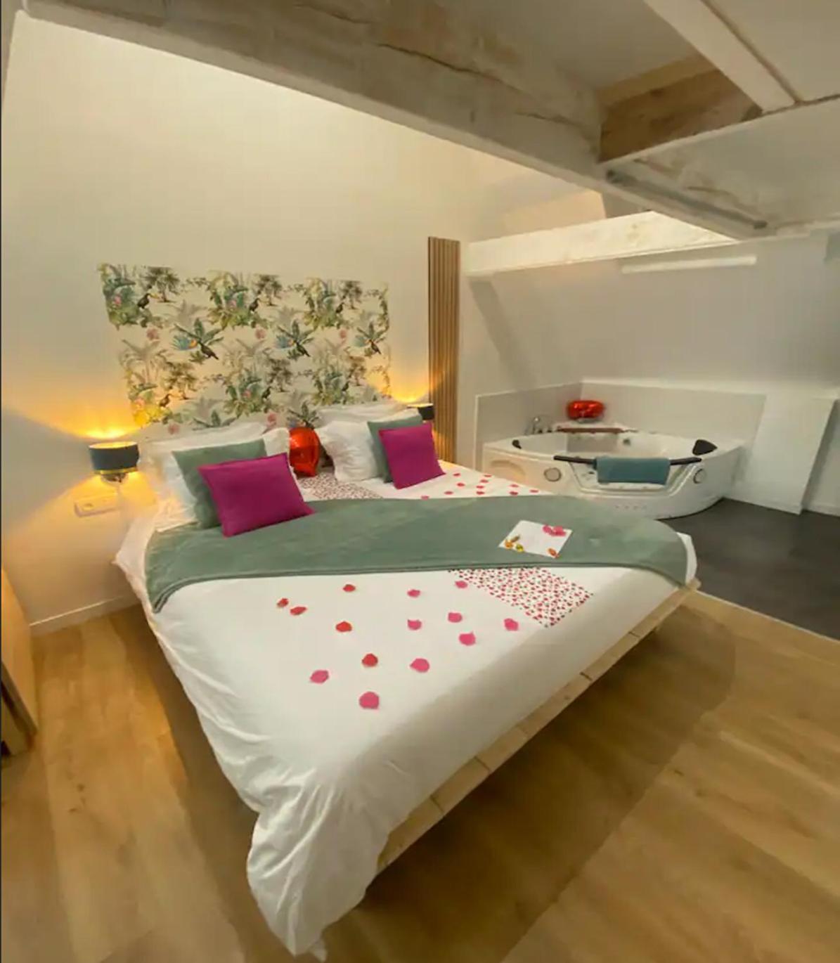Le Cocon Des Remparts-Romantique A ปิแอร์ฟงด์ ภายนอก รูปภาพ